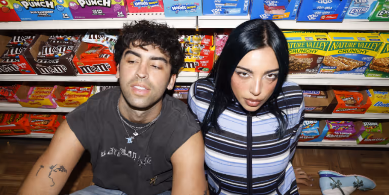 BETWEEN FRIENDS – WOW! TOUR